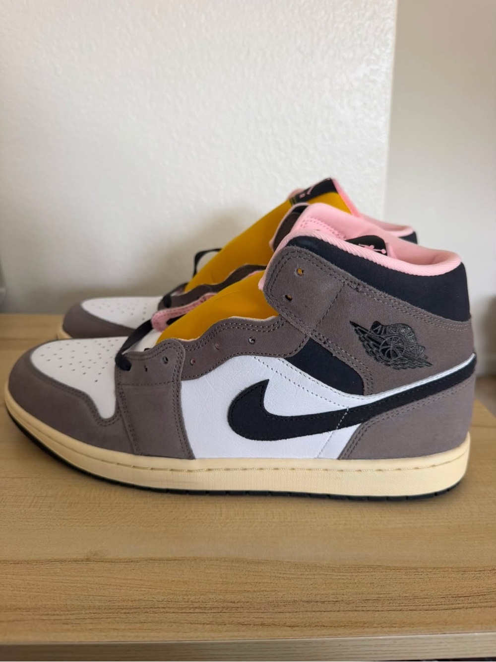 Air Jordan 1 Mid SE White Oil Grey Cave Stone Men’s Size 11.5 New